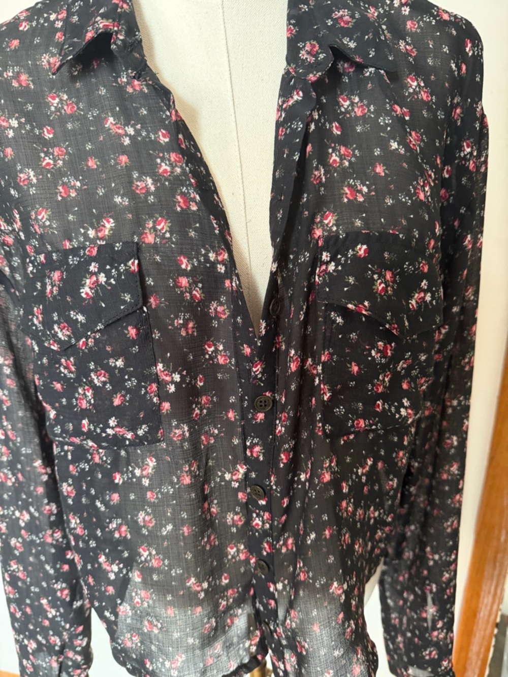 💐Wild Fable Black Sheer Button-Up Blouse with Pink Floral Print - Picture 3 of 5